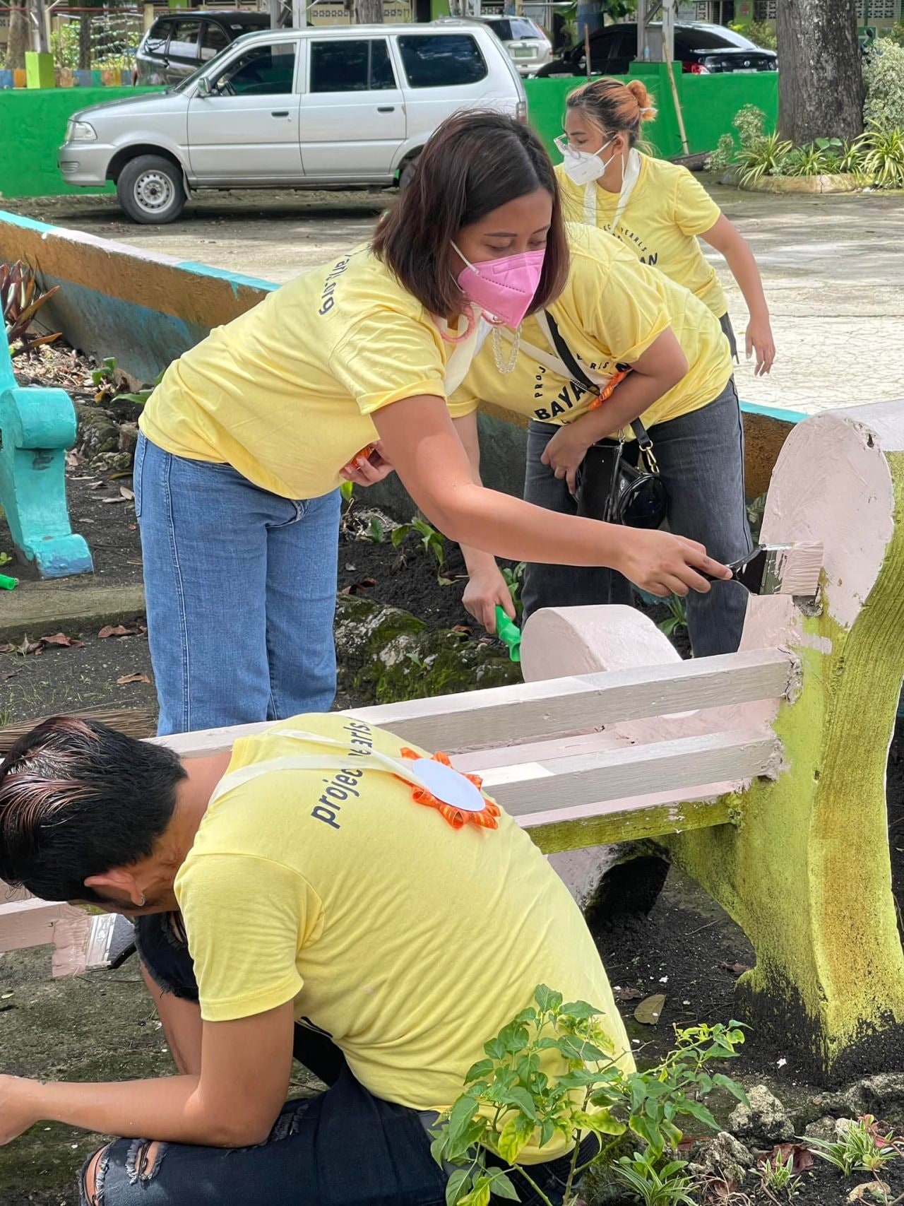 Bayanihan volunteers with families in Bohol