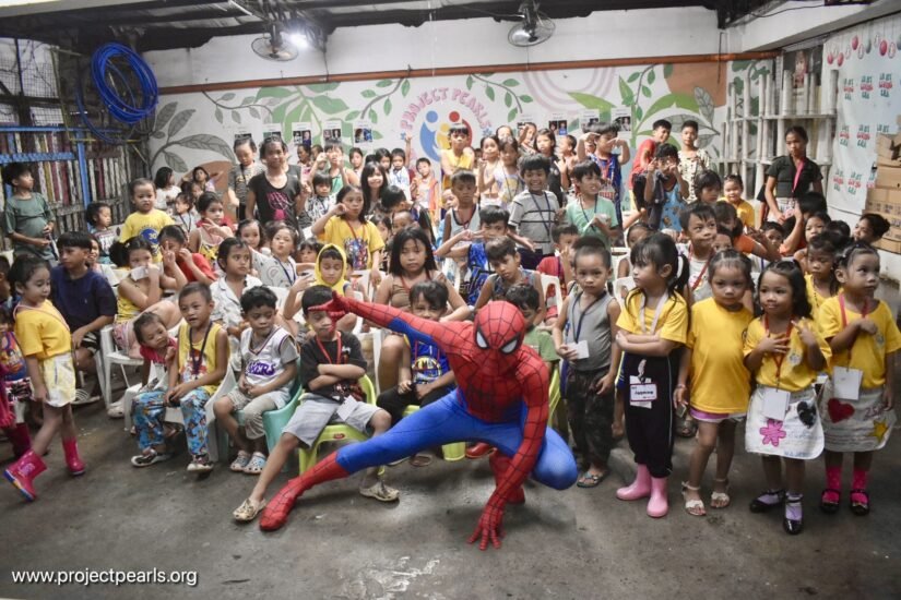 Children at a Project PEARLS feeding program
