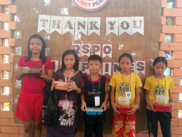 Children at a Project PEARLS hunger relief program