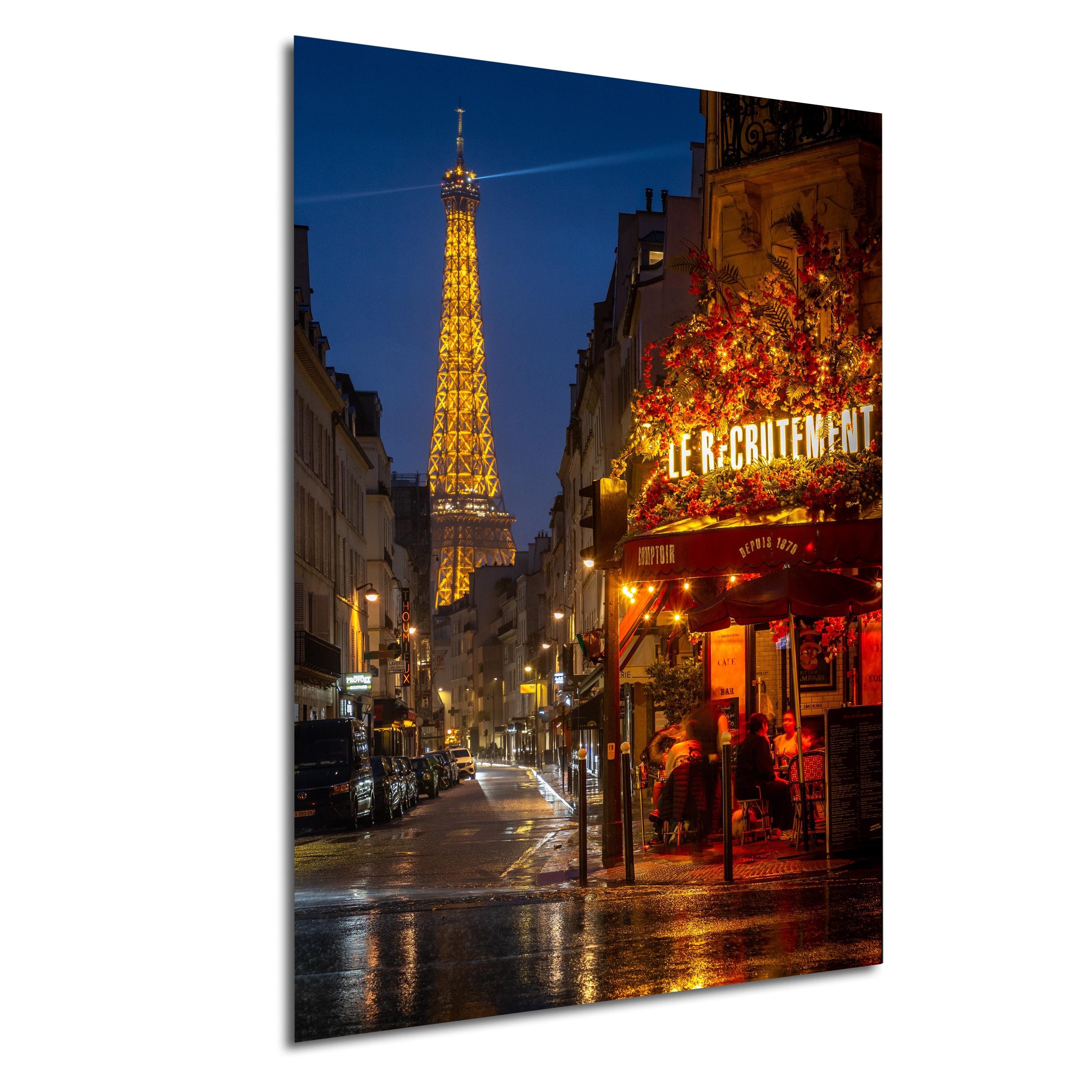 Rainy Paris Night Print – Eiffel Tower & Le Recrutement Café