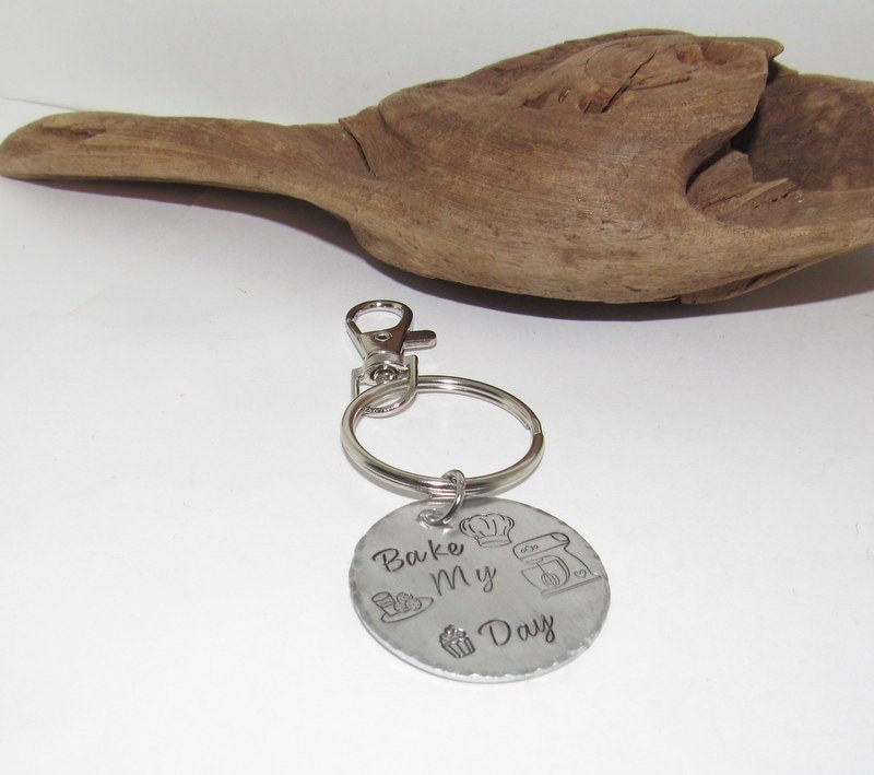 Bake my day key ring, gift for best friend, gift for dad or mom, gift for baker , funny keyring, funny kitchen theme gift, view 3