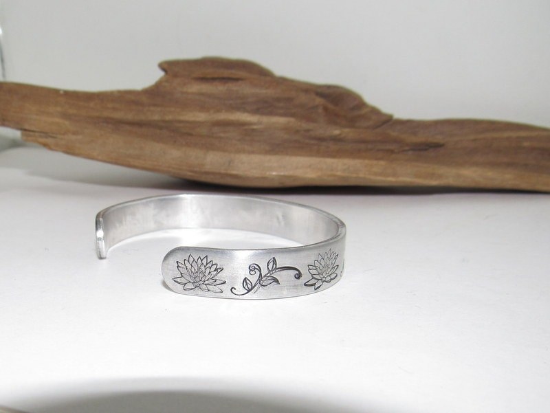 July Birth flower bracelet, stamped jewelry, personalized jewelry, brides maids gifts, nature flower jewelry, view 7