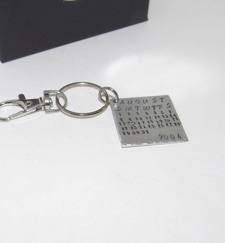 Remember the date keyring, Anniversary keyring for him or her Graduation gift, personalized Save the Date ,Customizable Wedding Keepsake, view 6