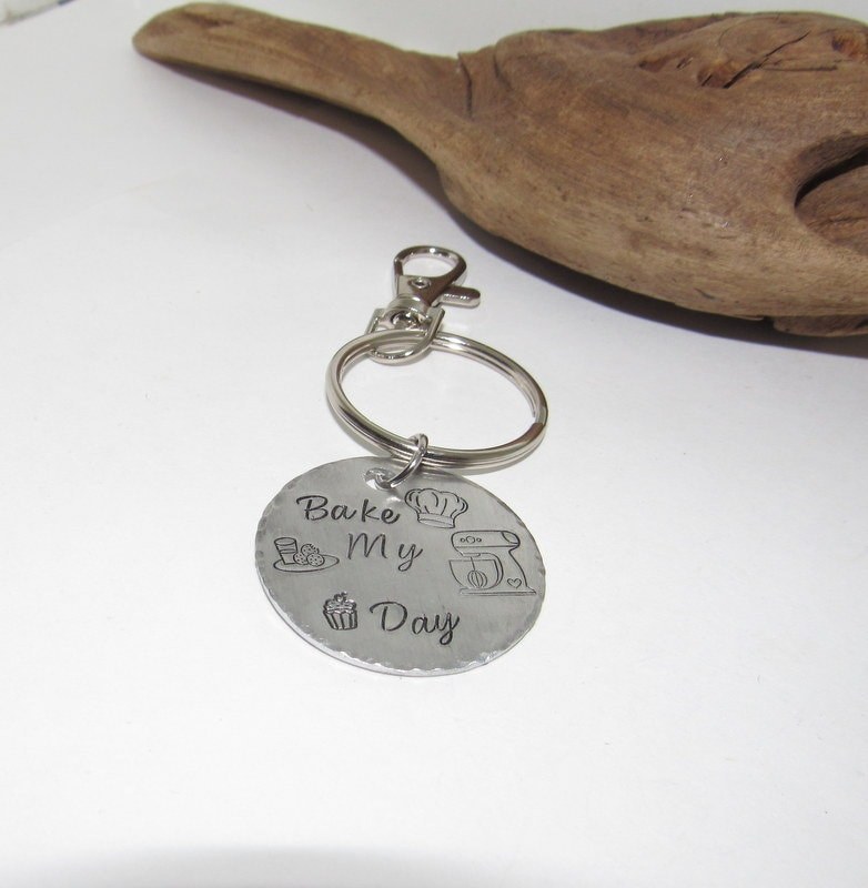 Bake my day key ring, gift for best friend, gift for dad or mom, gift for baker , funny keyring, funny kitchen theme gift, view 4