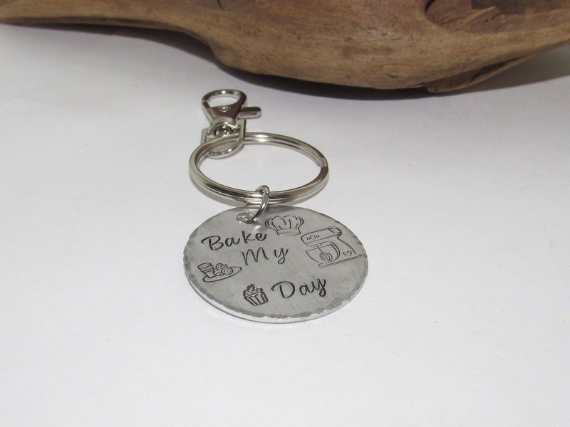 Bake my day key ring, gift for best friend, gift for dad or mom, gift for baker , funny keyring, funny kitchen theme gift, view 2