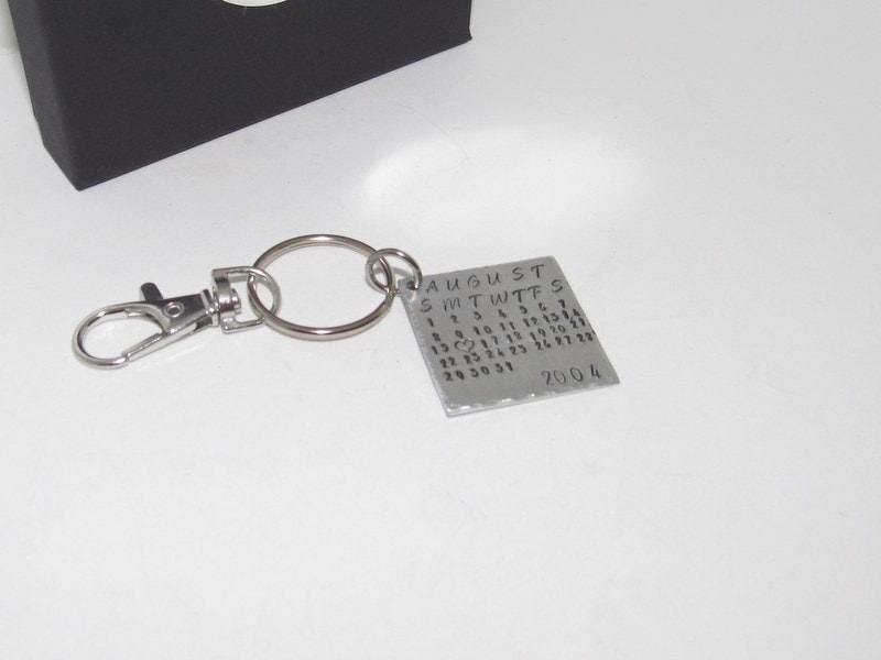 Remember the date keyring, Anniversary keyring for him or her Graduation gift, personalized Save the Date ,Customizable Wedding Keepsake, view 4