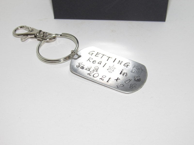 pregnancy's announcement gift, mom to be keyring , stamped keyring for dad or mom, personalized baby announcement gift, baby shower gift, view 5