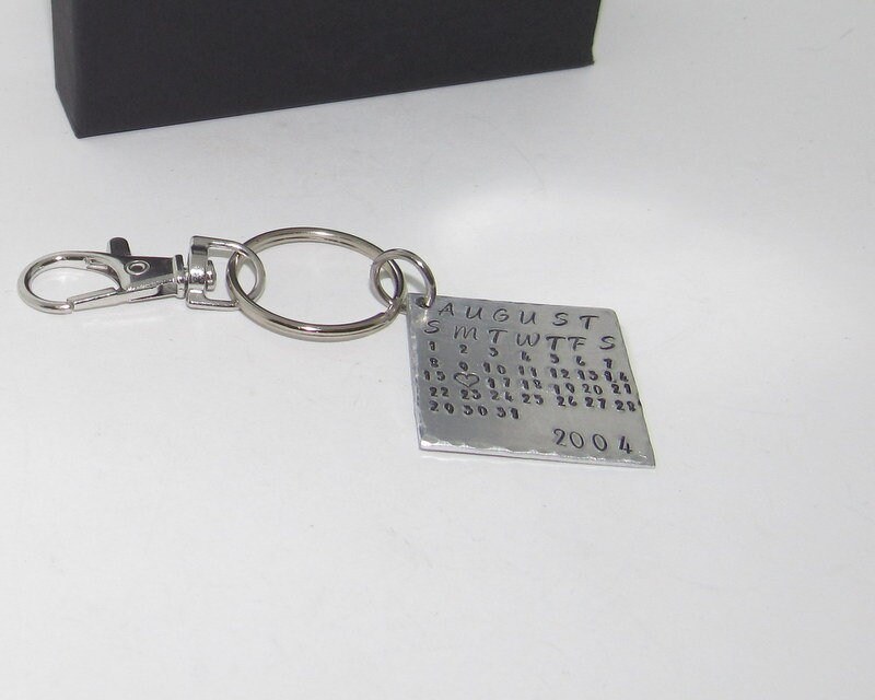 Remember the date keyring, Anniversary keyring for him or her Graduation gift, personalized Save the Date ,Customizable Wedding Keepsake, view 3