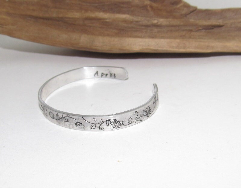 April skinny Birth flower bracelet, Mothers day gift, stamped personalized jewelry, brides maids gifts, nature flower jewelry