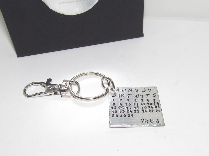 Remember the date keyring, Anniversary keyring for him or her Graduation gift, personalized Save the Date ,Customizable Wedding Keepsake, view 5