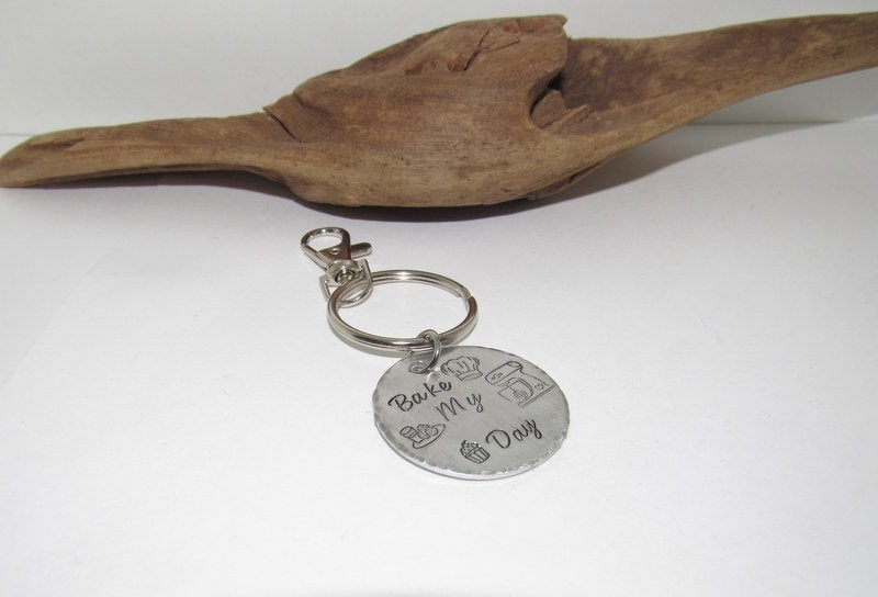 Bake my day key ring, gift for best friend, gift for dad or mom, gift for baker , funny keyring, funny kitchen theme gift