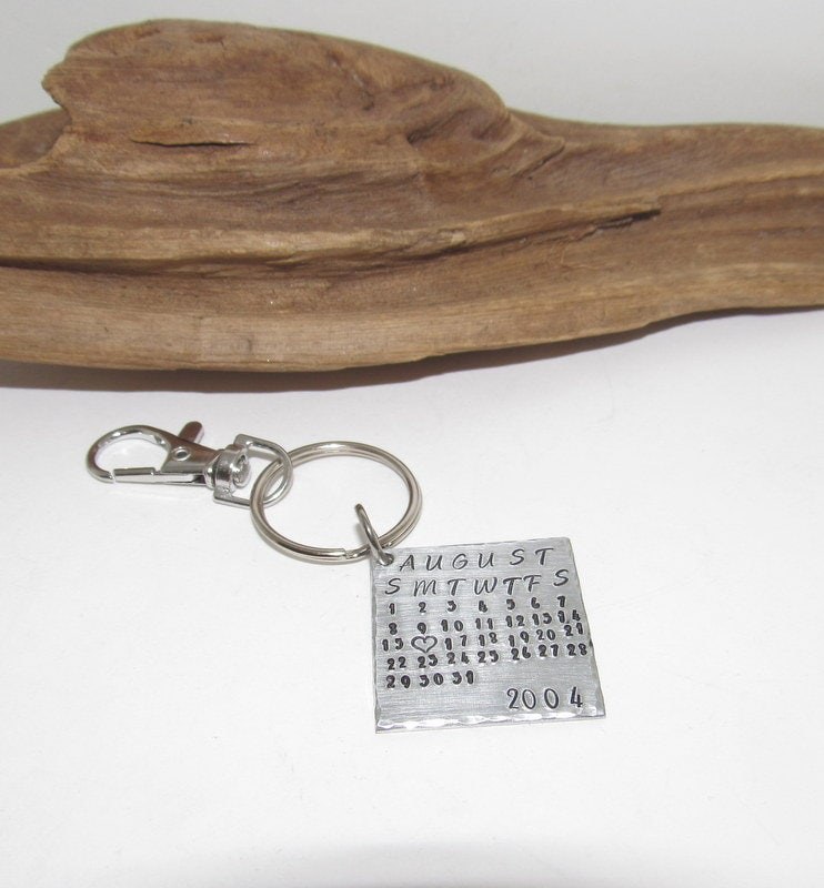 Remember the date keyring, Anniversary keyring for him or her Graduation gift, personalized Save the Date ,Customizable Wedding Keepsake, view 2