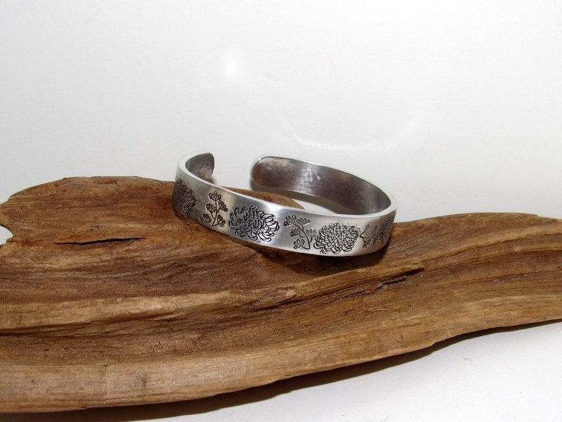 Sterling silver November Birth flower bracelet, stamped jewelry, personalized jewelry, brides maids gifts, nature flower jewelry