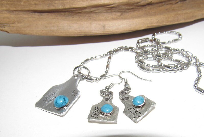 Cactus necklace and earring set , personalized necklace pendant, Boho western theme necklace, western jewelry for her, pendant necklace, view 2