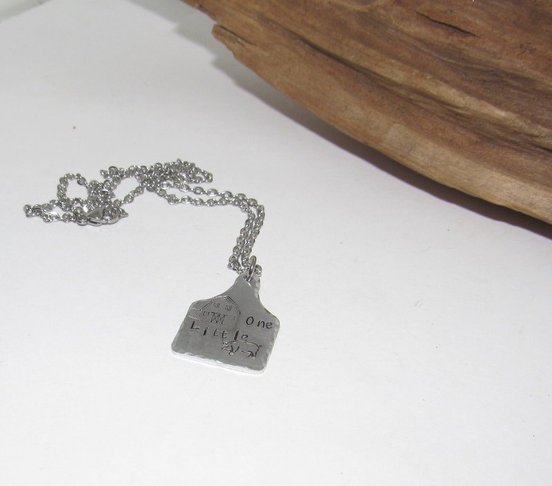 Life on the farm Barn yard piggy necklace , personalized necklace pendant, piggy necklace, western jewelry for her, pendant necklace, view 3