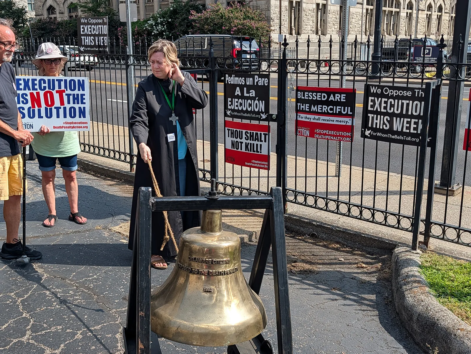 Kristen Hansen rings a bell outside First Evangelical Lutheran Church in Nashville in opposition to the death penalty.