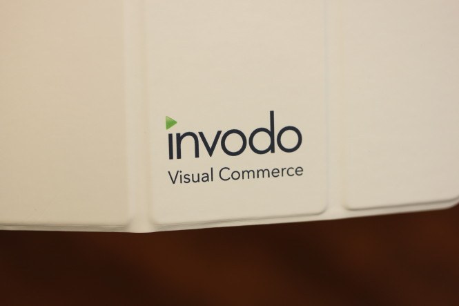 Color Logo Printed on White iPad Smart Cover