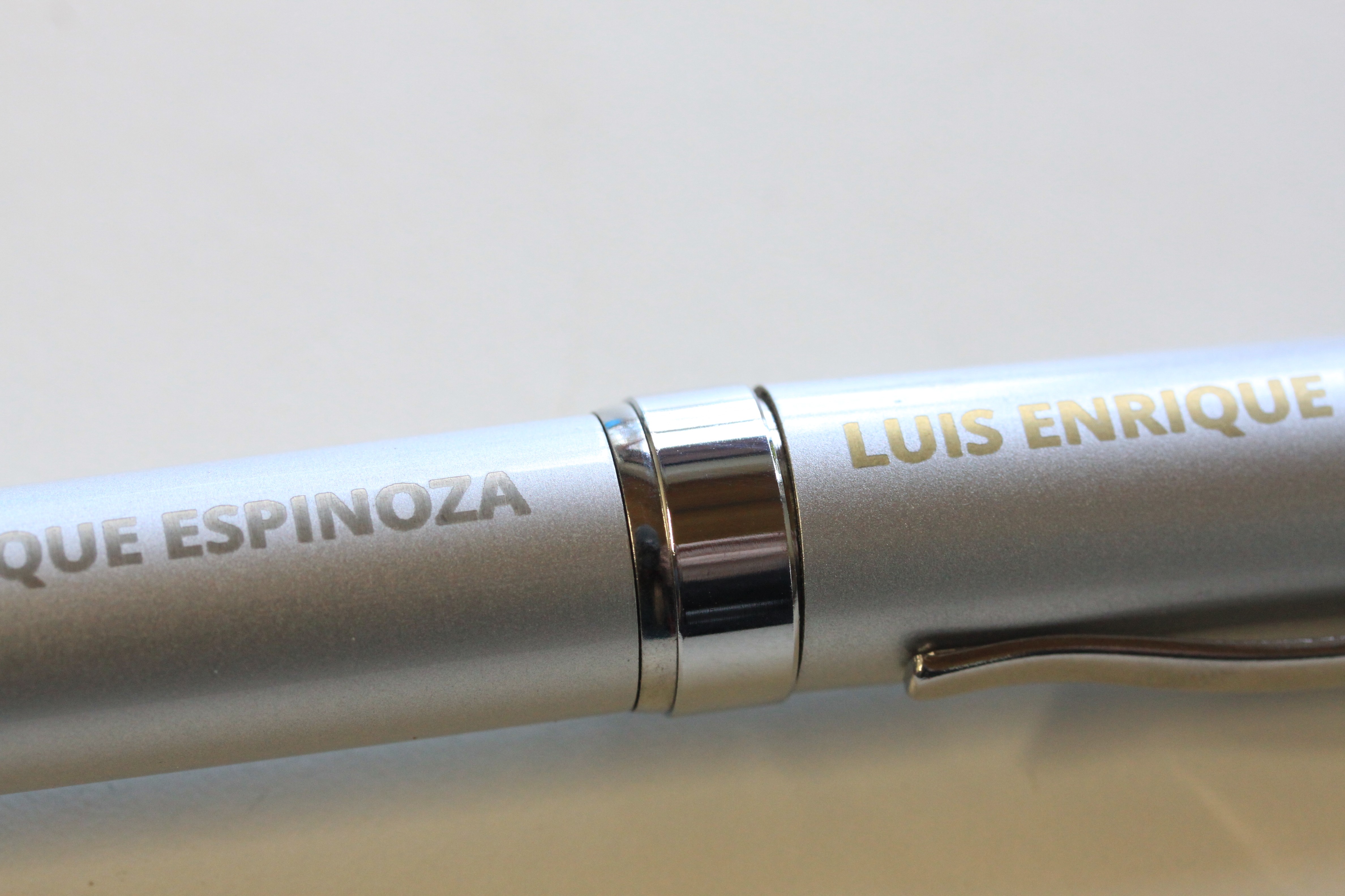 USB Pens – Choose Silver or Gold Engraving