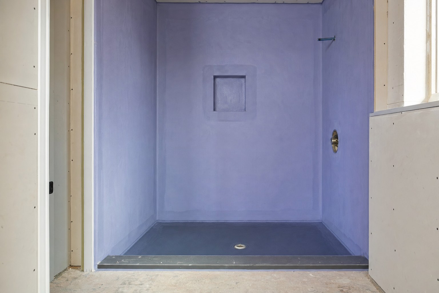 Shower enclosure prepared with a waterproofing membrane and recessed niche