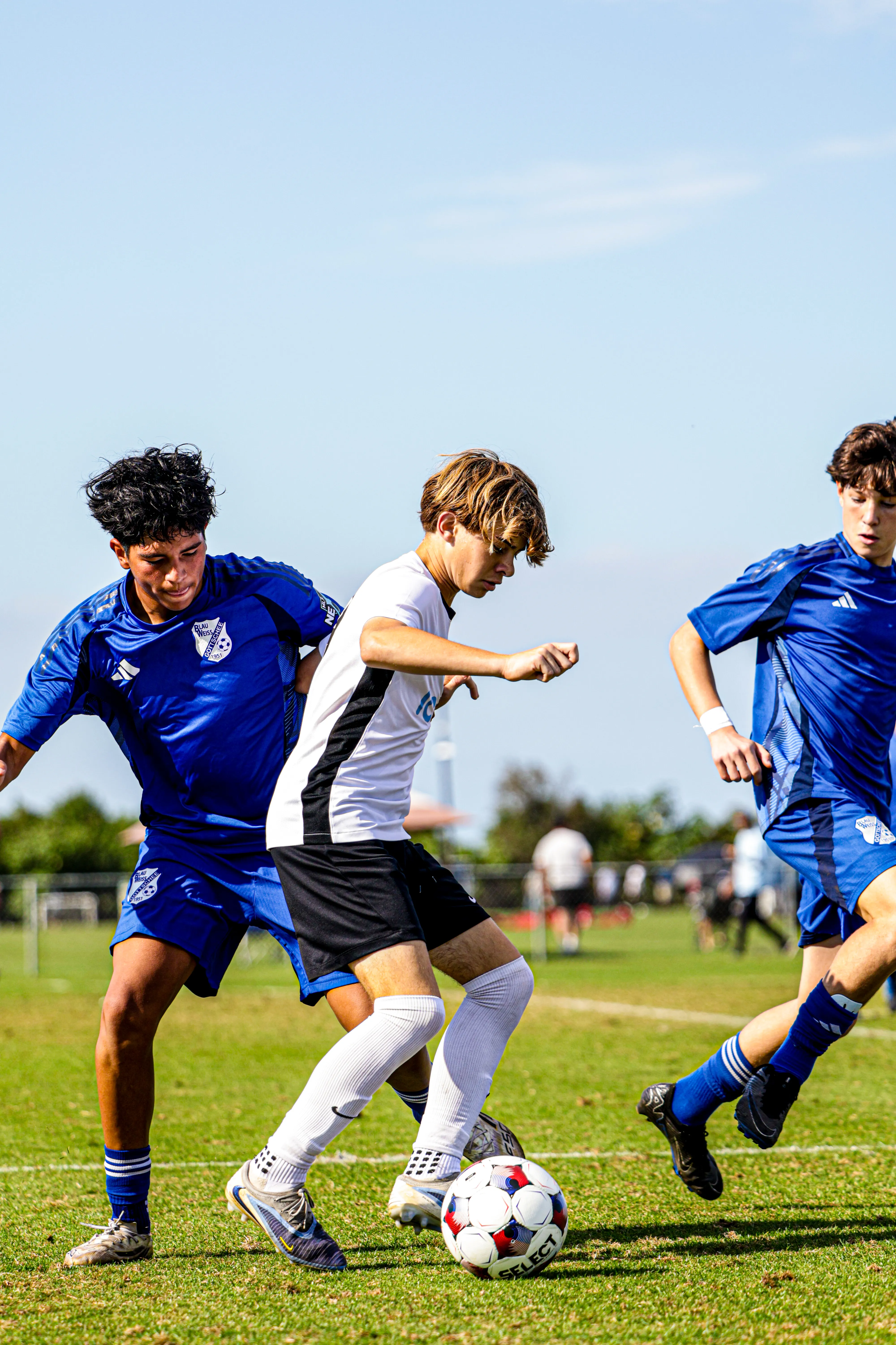 Iconz Elite players competing for the ball during a training game