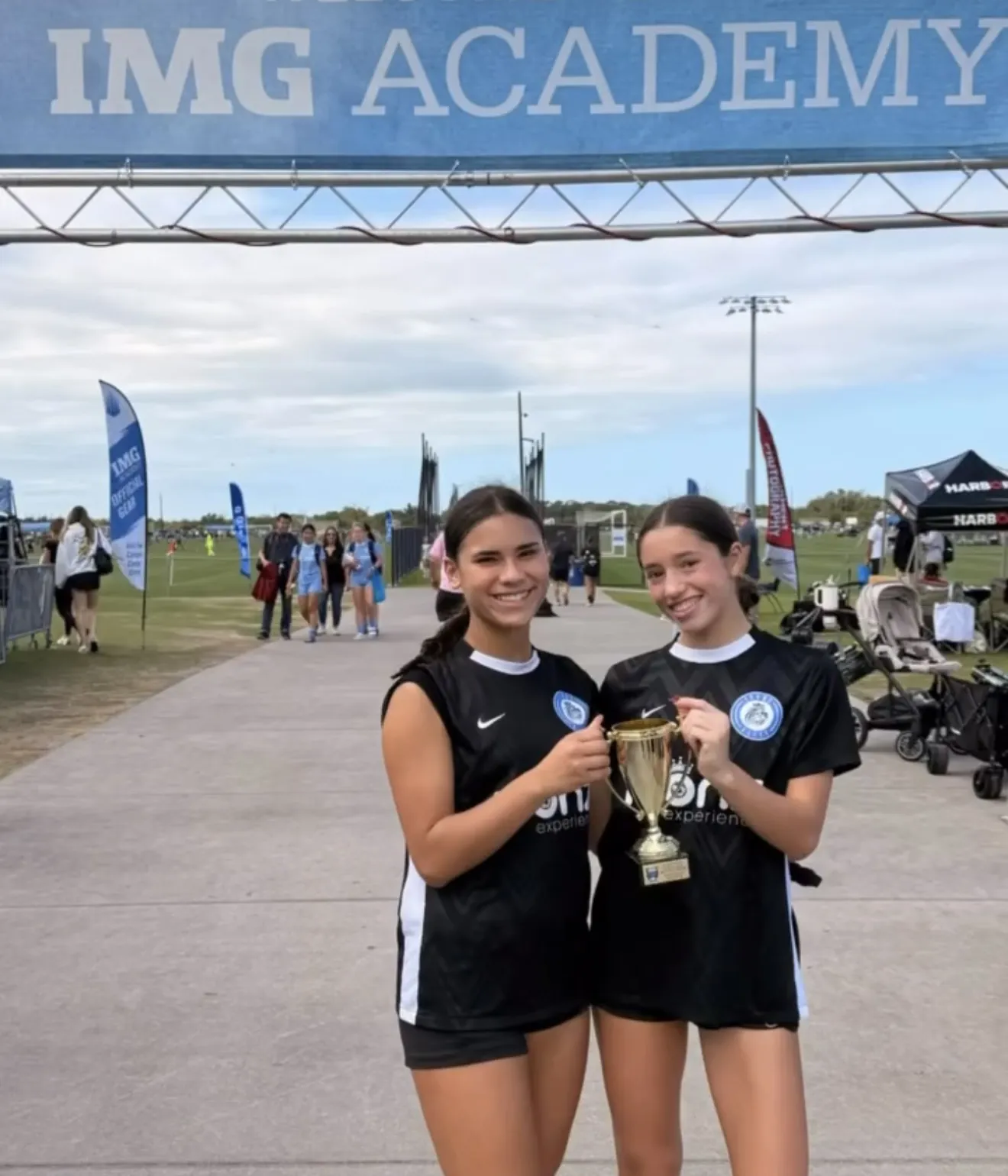 Iconz Elite 2011 Girls Win IMG Girls Cup