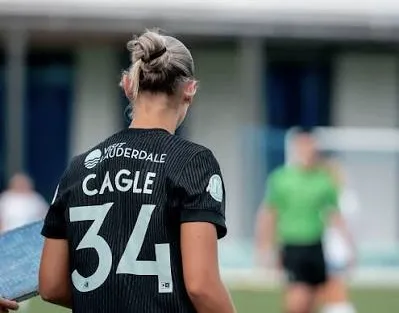 Jules Cagle makes professional debut