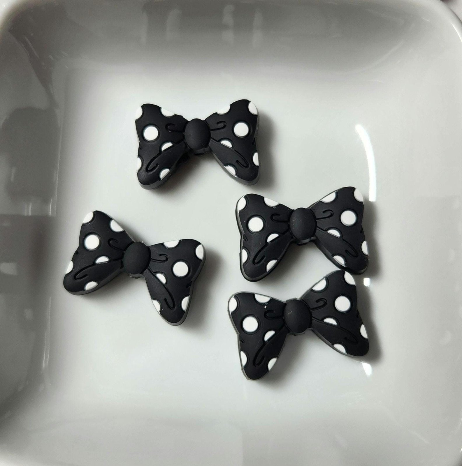 Bow Silicone focal beads, photo 2