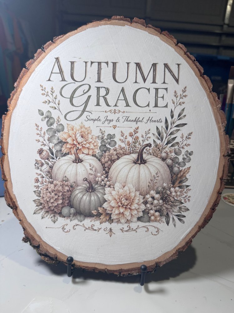 Autumn Grace wood-slice decoration with pumpkins and flowers