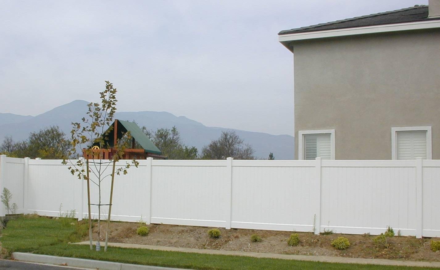 Low-maintenance vinyl fencing project