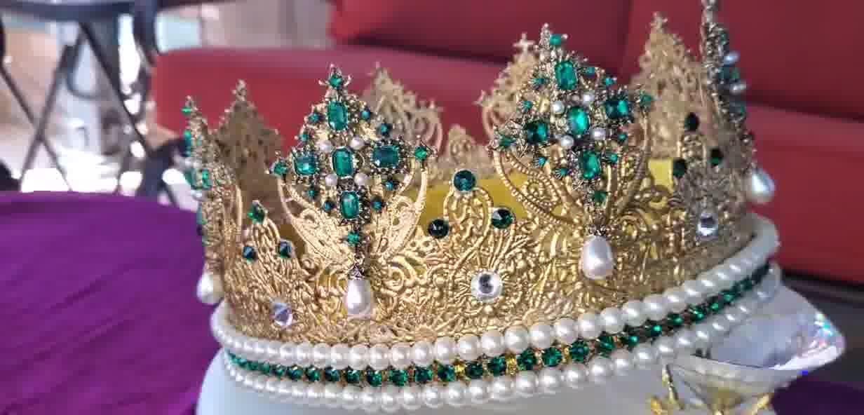 Crown of Venezia: Gold Medieval King-Queen Crown with Rich Emeralds & Pearls, detail 3