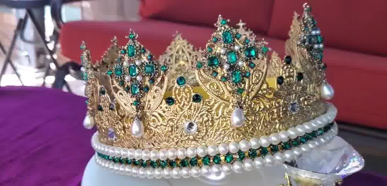Crown of Venezia: Gold Medieval King-Queen Crown with Rich Emeralds & Pearls, detail 4