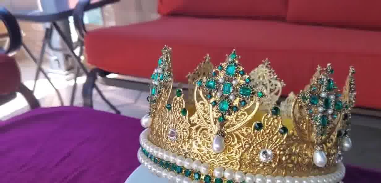 Crown of Venezia: Gold Medieval King-Queen Crown with Rich Emeralds & Pearls, detail 5
