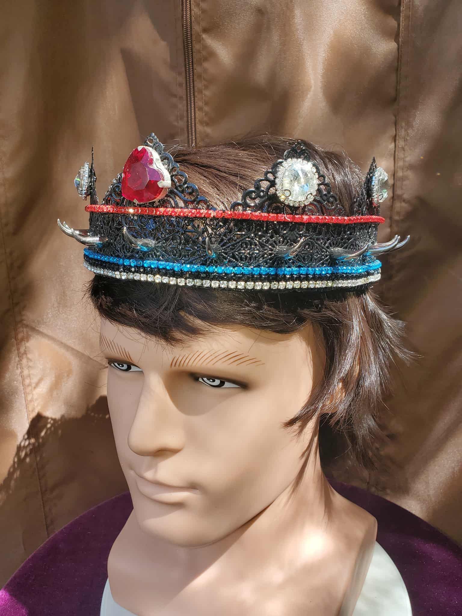 Leather Heart Crown: Black Gothic Style with Rhinestones, detail 3