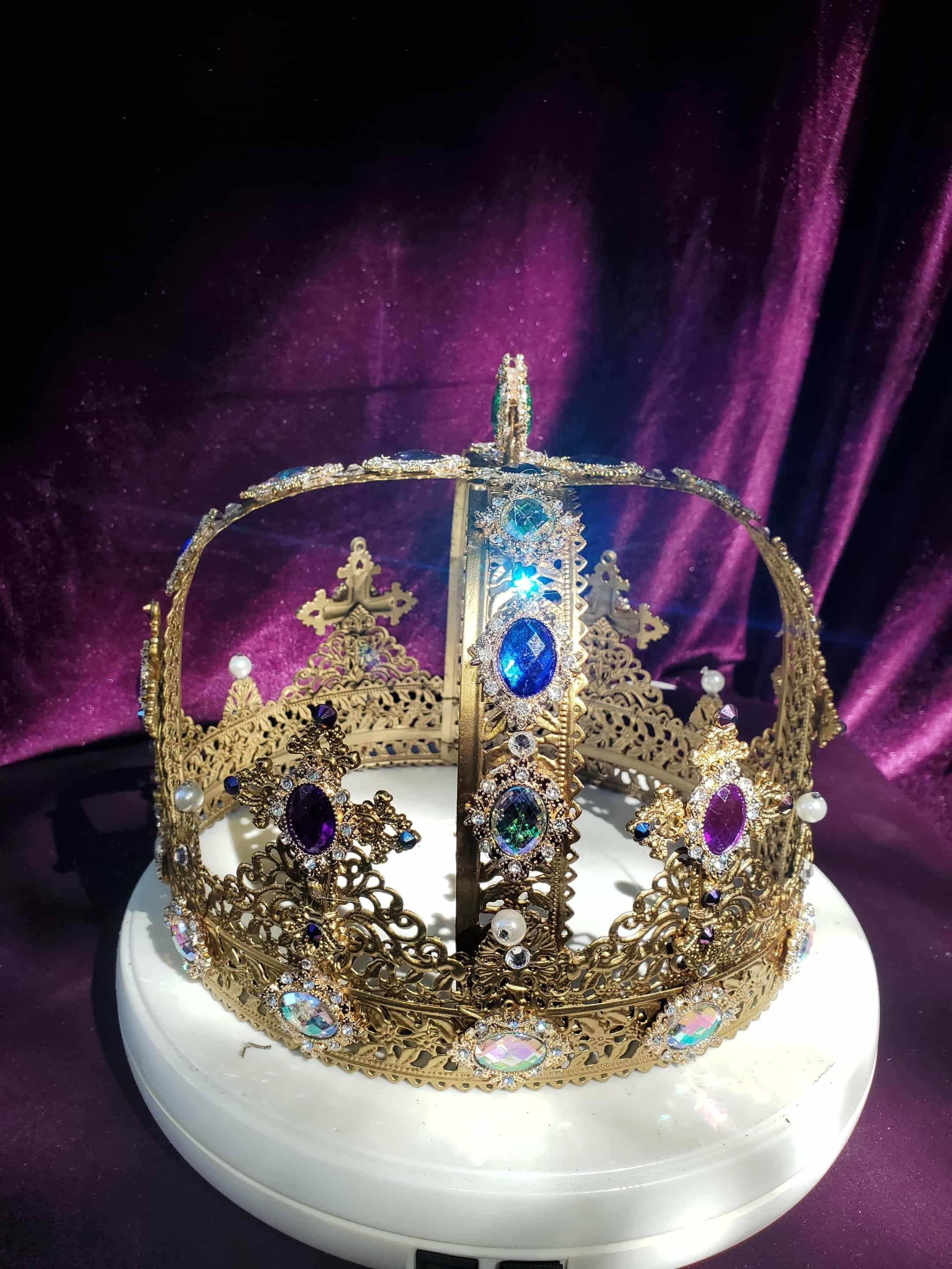Imperial King-Queen Crown. Gold Lacquered. Acrylic Rhinestones. Take the Throne!, detail 2
