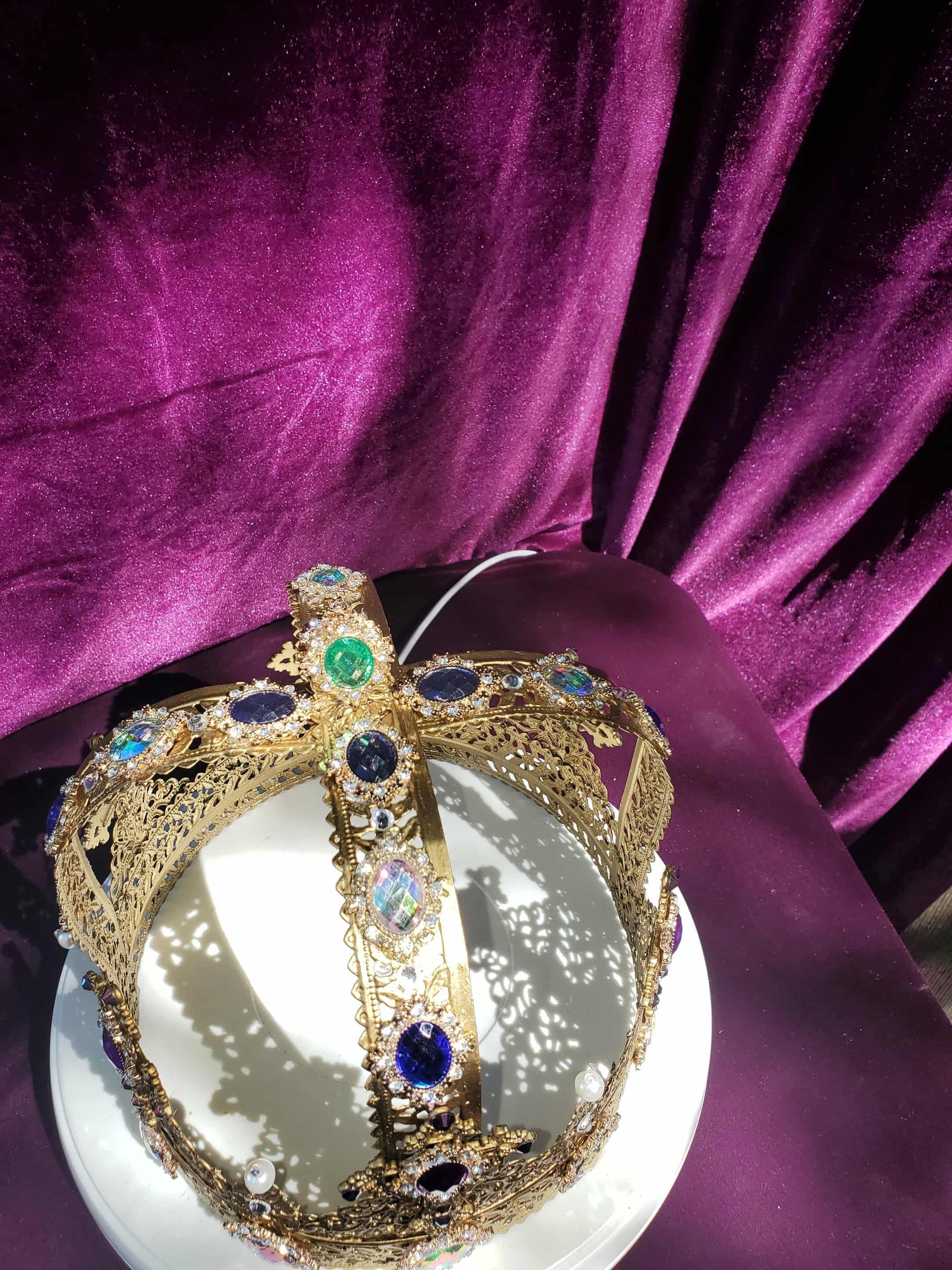Imperial King-Queen Crown. Gold Lacquered. Acrylic Rhinestones. Take the Throne!, detail 3