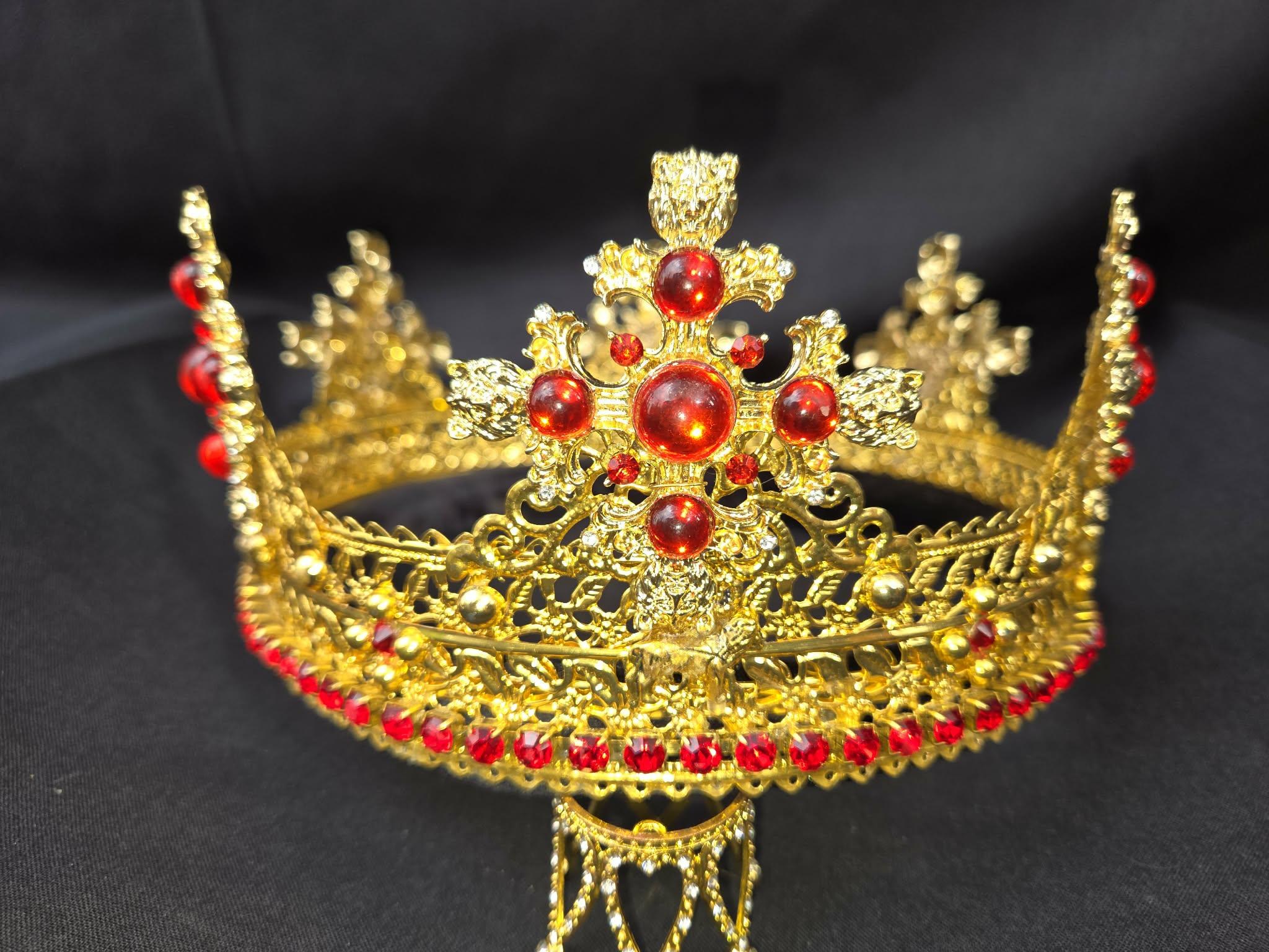 Red Lion Cross, Gold King-Queen Crown, Gothic, Rennaisance, Powerful, Fantasy, detail 3