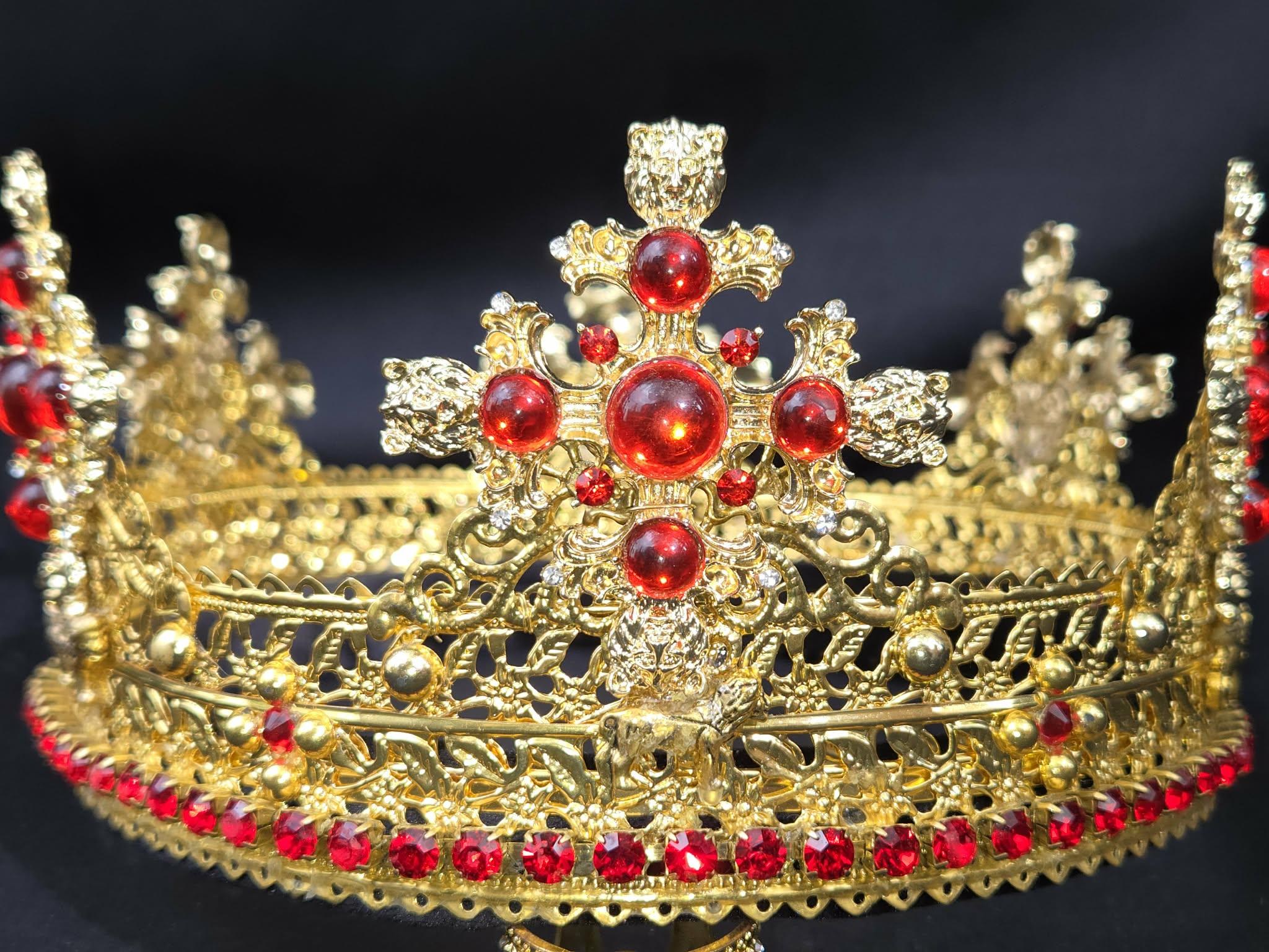 Red Lion Cross, Gold King-Queen Crown, Gothic, Rennaisance, Powerful, Fantasy, detail 5