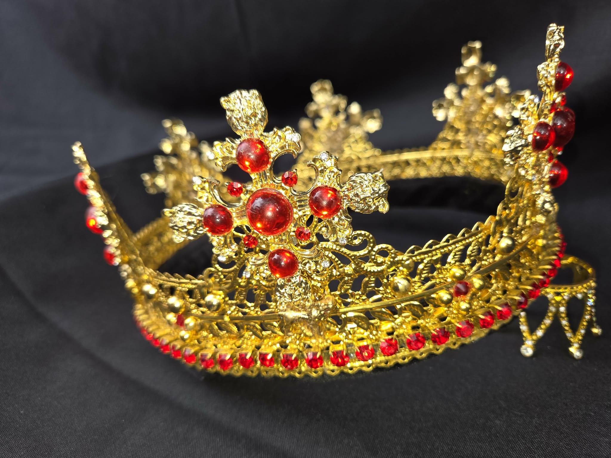 Red Lion Cross, Gold King-Queen Crown, Gothic, Rennaisance, Powerful, Fantasy, detail 6