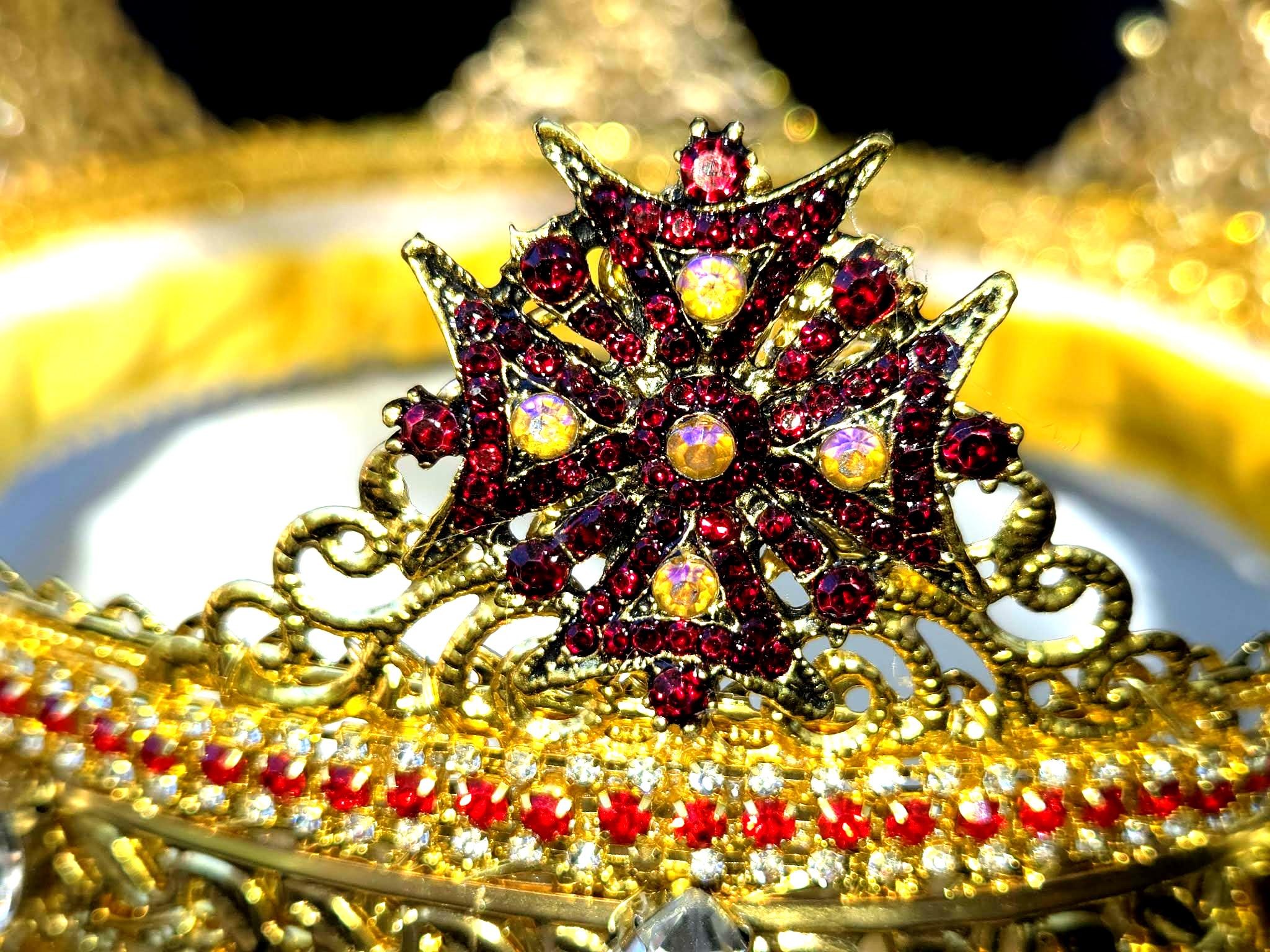 Classic Kings Gold Crown with Maltese Crosses