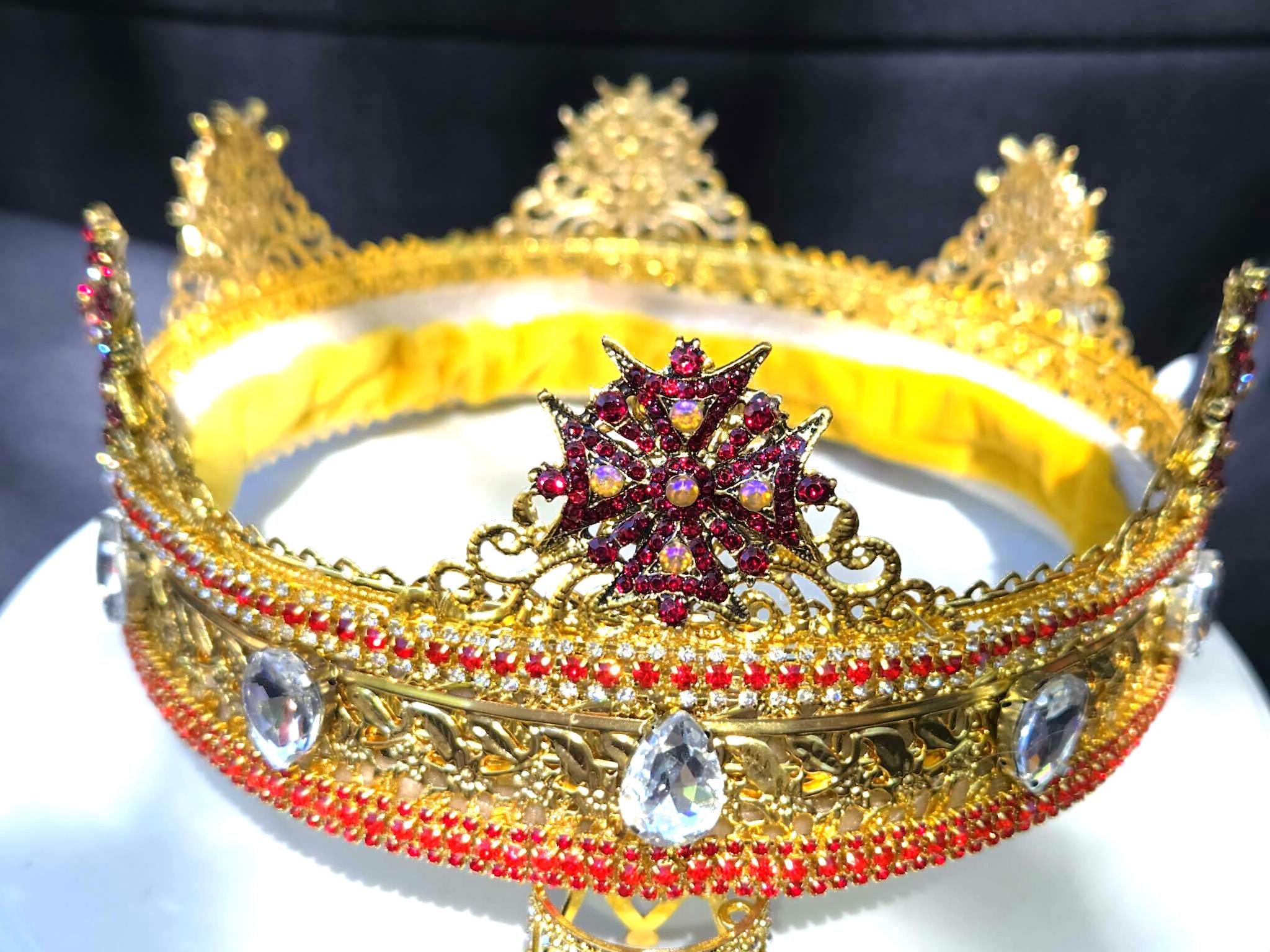 Classic Kings Gold Crown with Maltese Crosses, detail 2