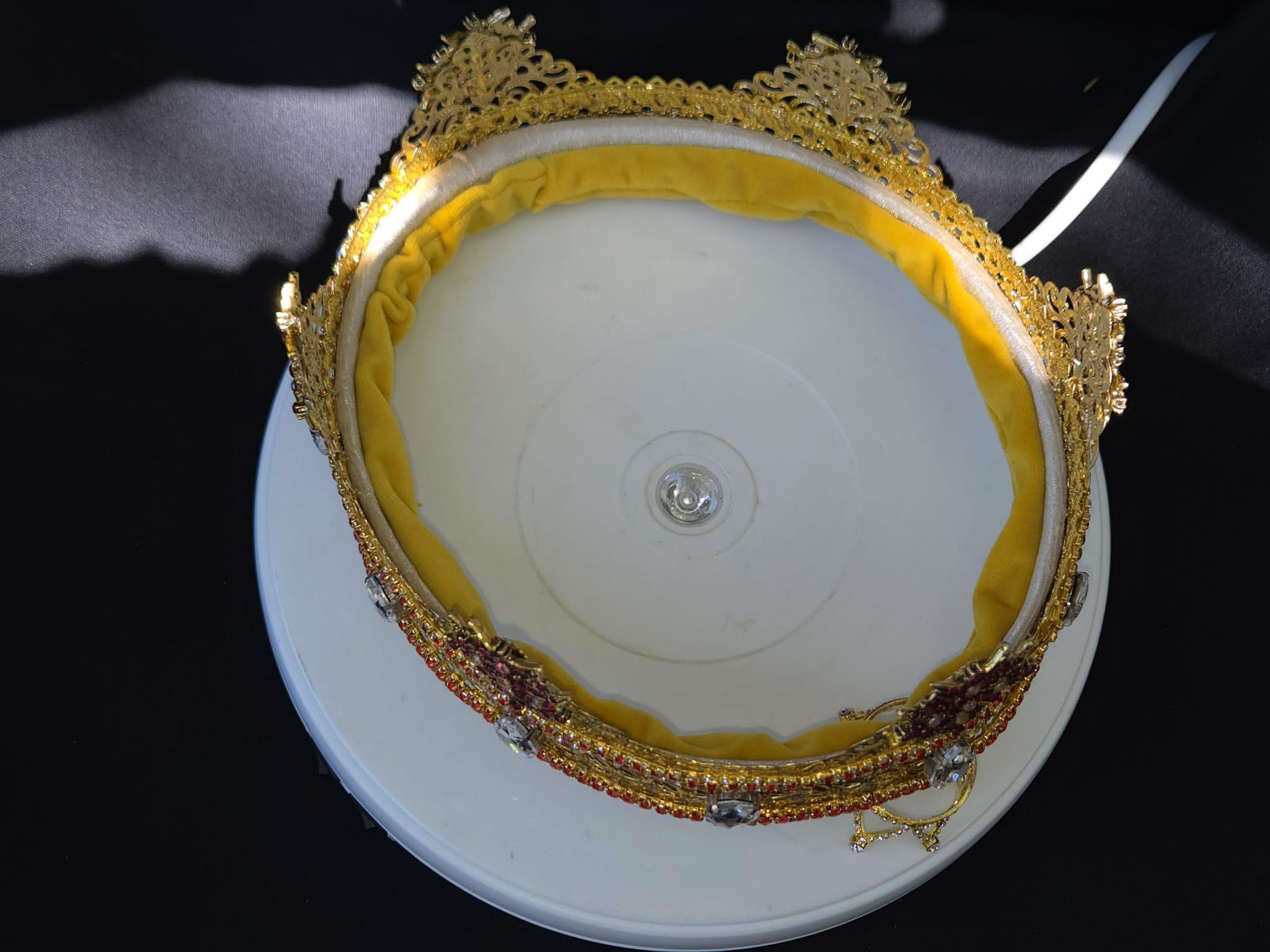 Classic Kings Gold Crown with Maltese Crosses, detail 5