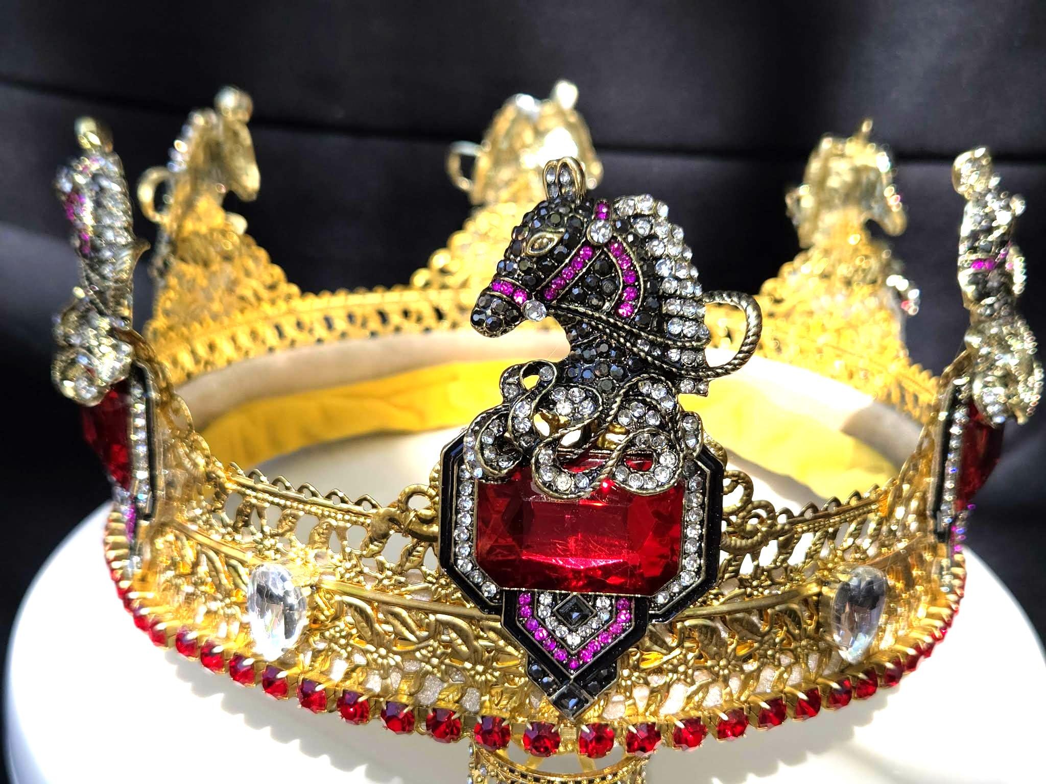 Fantasy Stallion Noble Golden Ruby Crown., detail 2