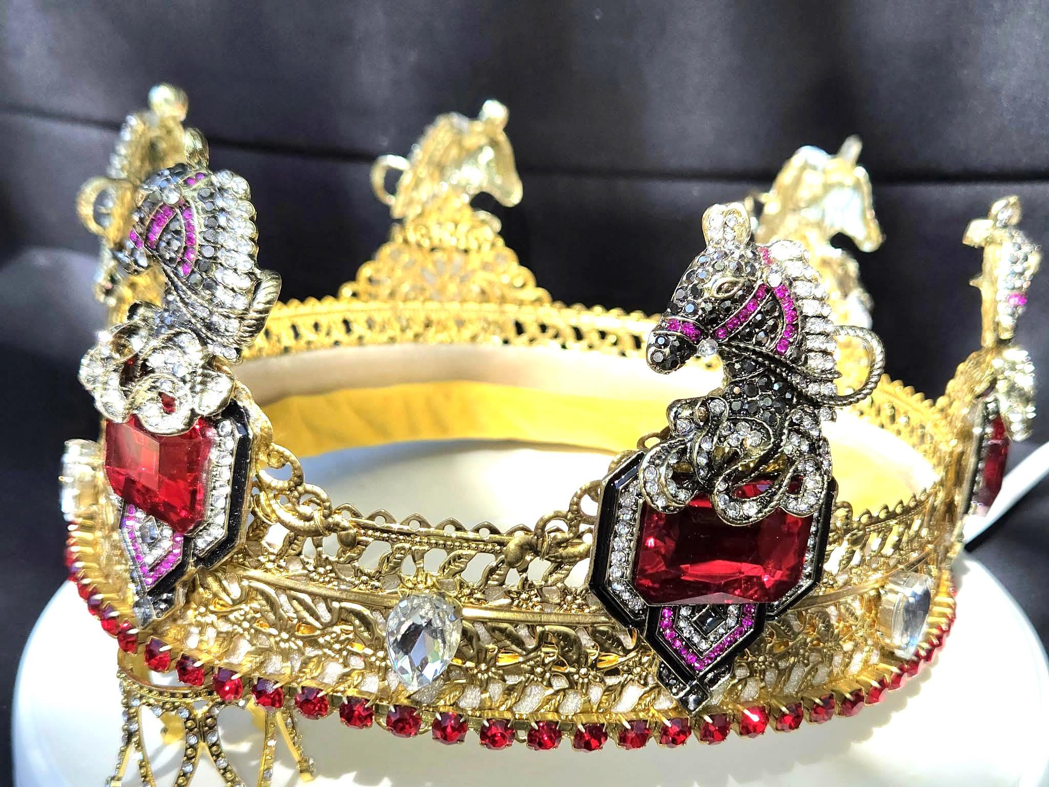 Fantasy Stallion Noble Golden Ruby Crown., detail 3