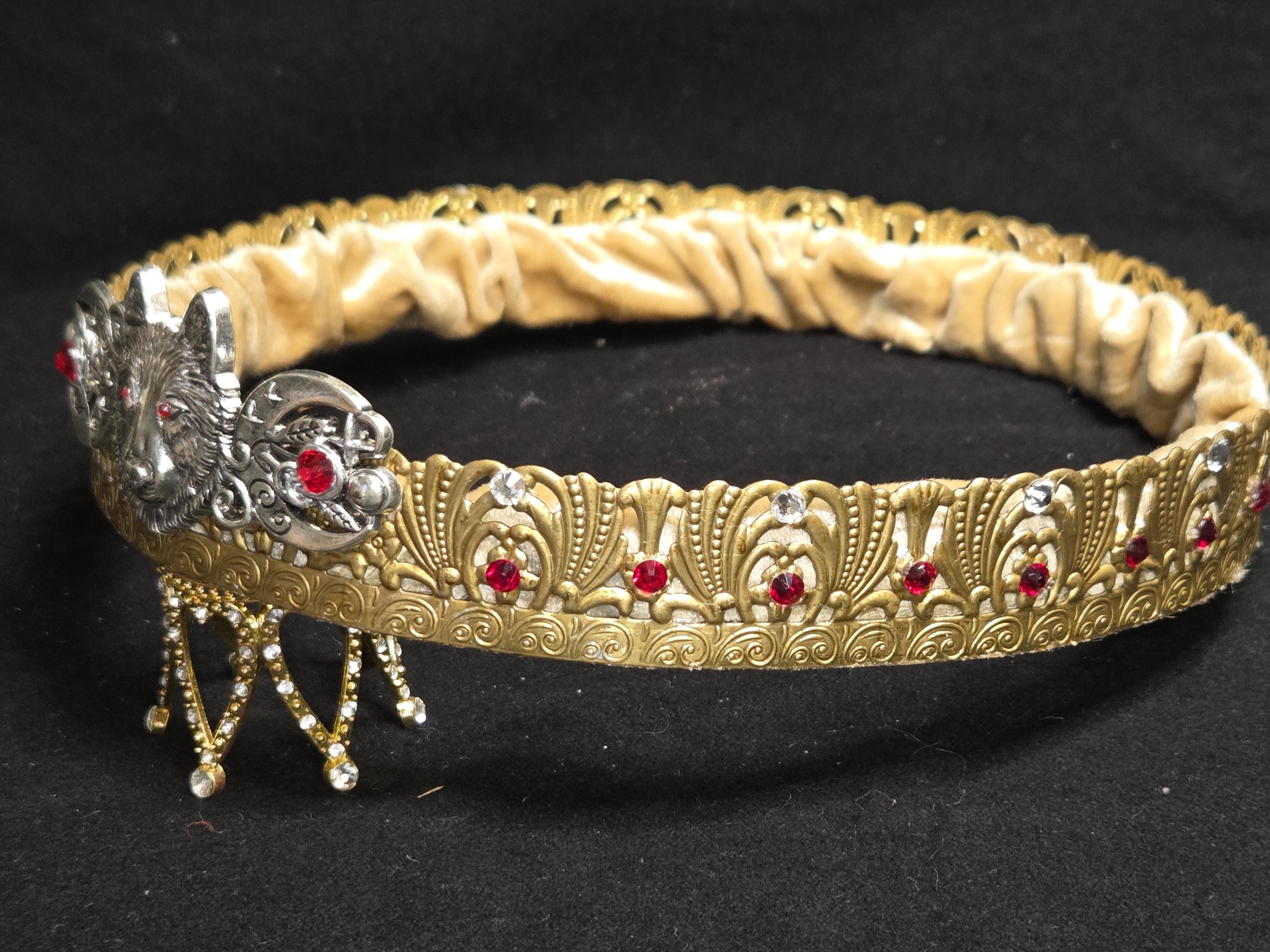 Nordic Wolf Ducal Crown with Ruby Red Rhinestones – Golden Coronet, detail 3