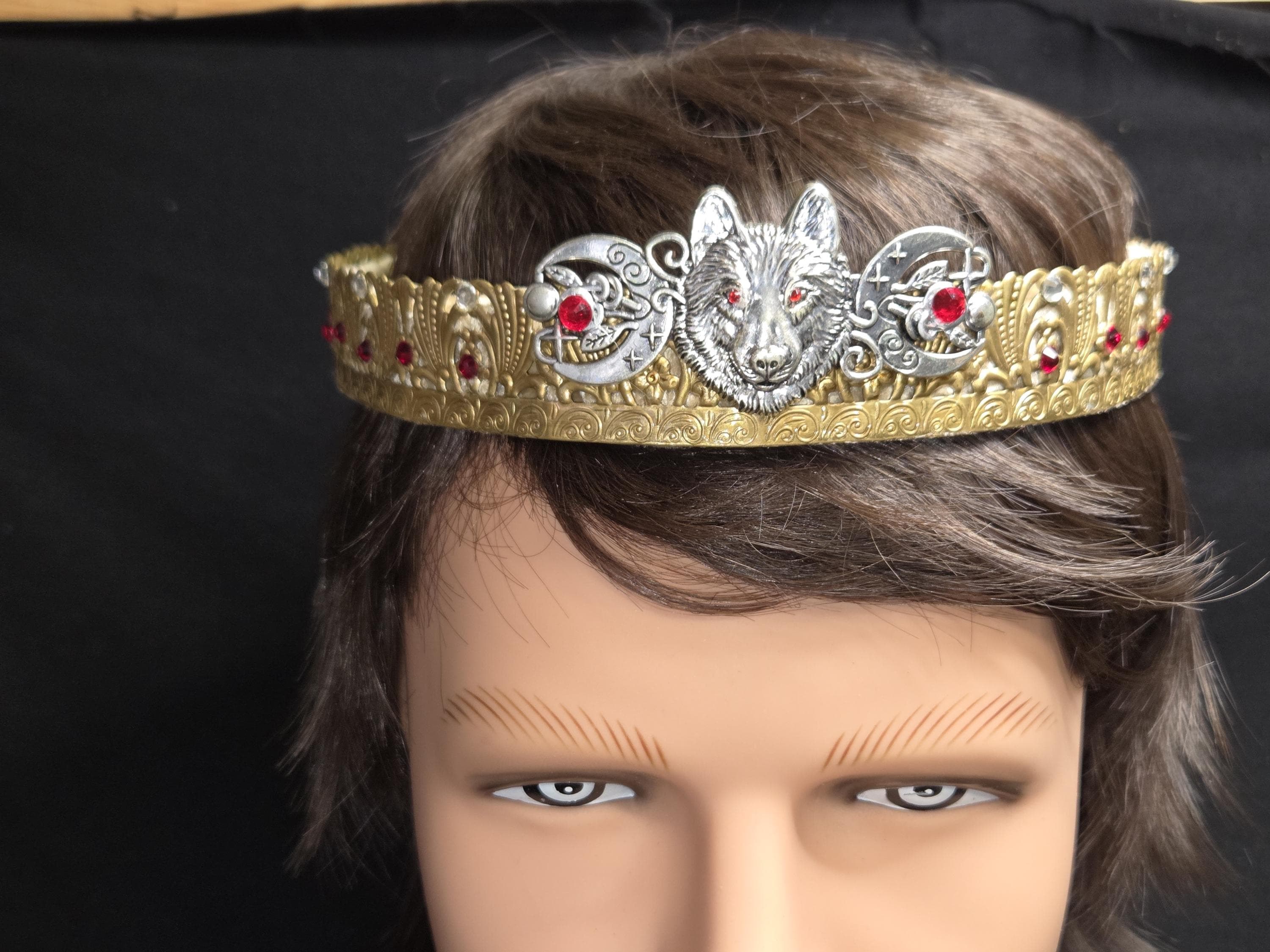 Nordic Wolf Ducal Crown with Ruby Red Rhinestones – Golden Coronet, detail 5