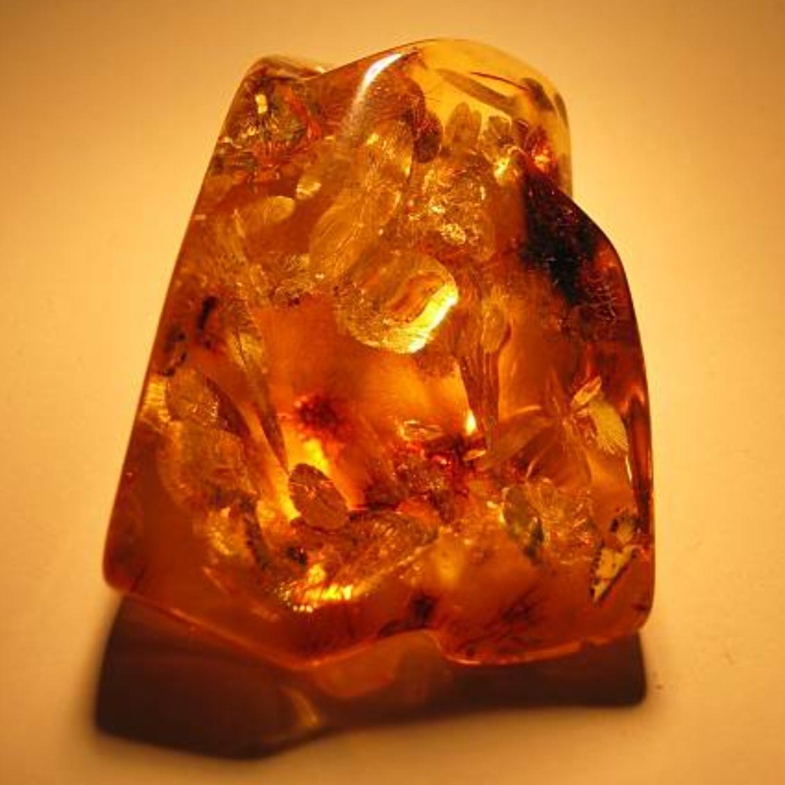 Amber candle or wax melt