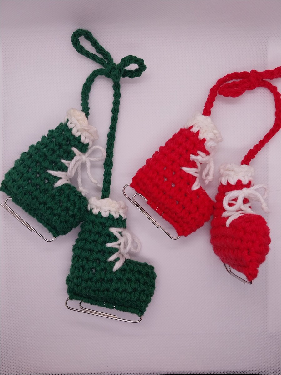 Crocheted Ice Skate Christmas Ornament: Red or Green Cotton Yarn, view 2