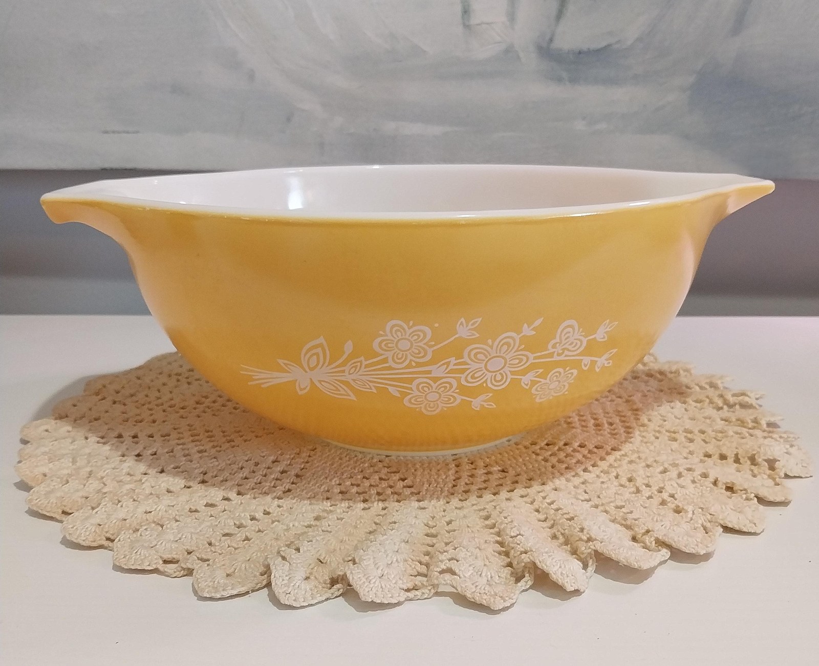 Vintage Pyrex Butterfly Gold Mixing Bowl: 2.5 Qt Retro Kitchenware