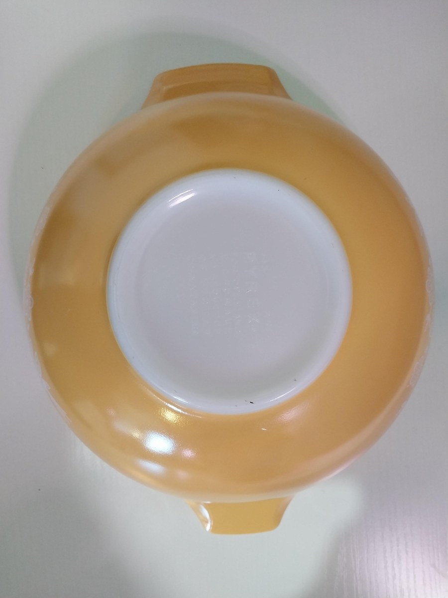 Vintage Pyrex Butterfly Gold Mixing Bowl: 2.5 Qt Retro Kitchenware, view 7
