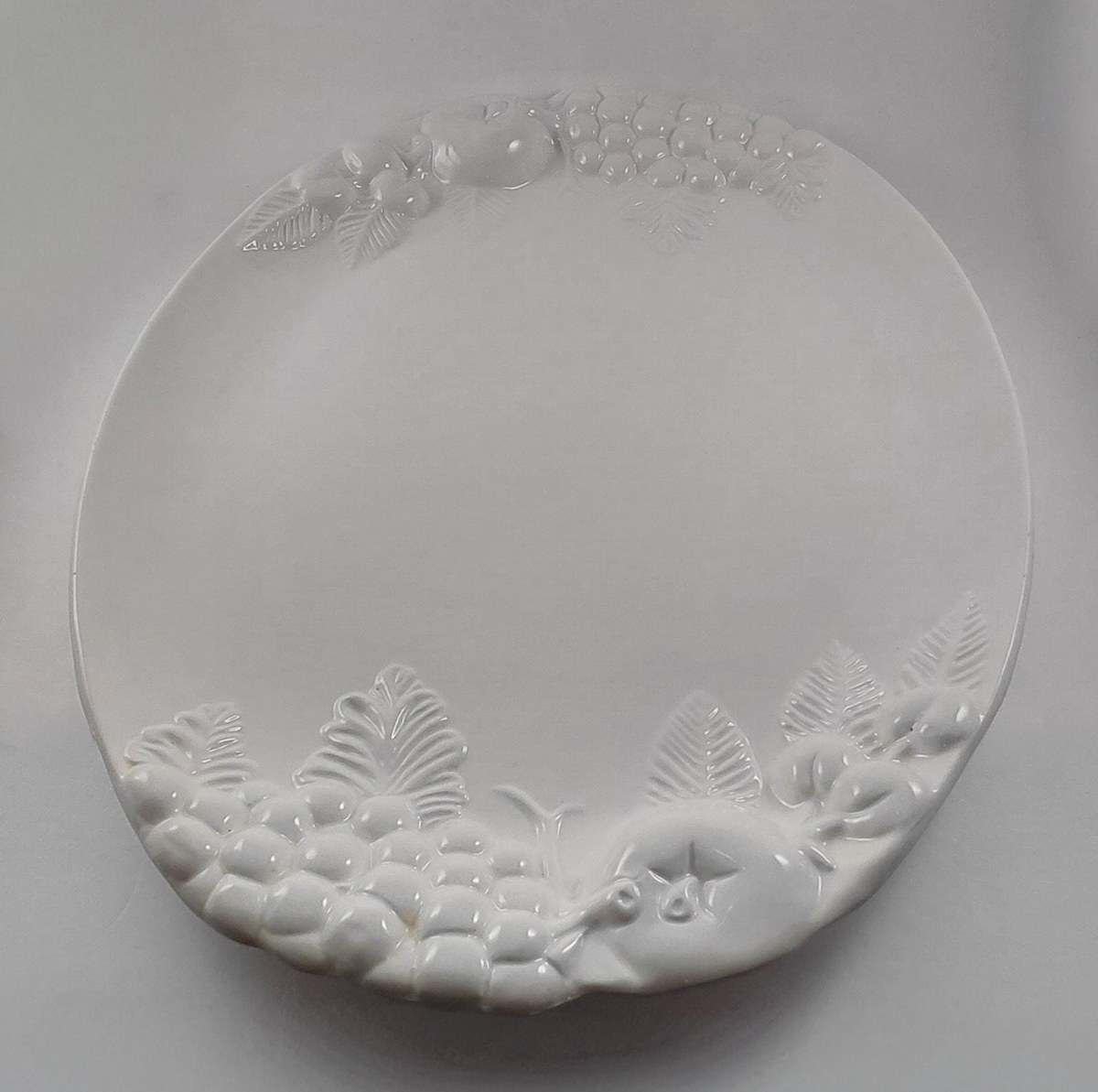 Vintage Signature China Platter: Sauvignon Raised Fruit Serving Tray, view 16